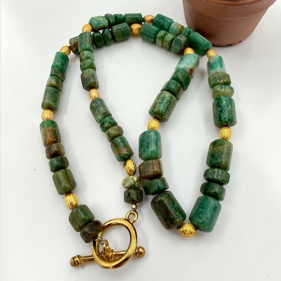 Mineral Grade Emerald Nugget Bead Necklace GoldTone Spacers Toggle Clasp 18” 53g - Picture 9 of 17